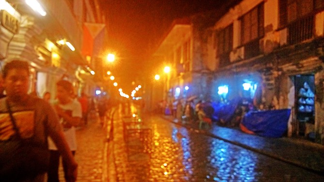 Night view at Calle Crisologo